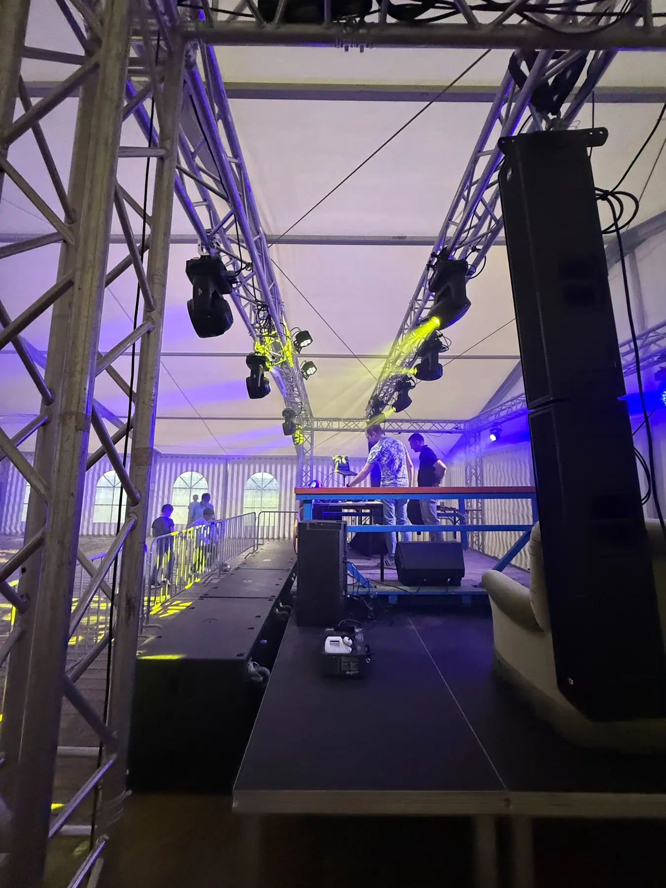 Bühnen-, Traversen-, Licht- und Tontechnik von Event4U bei einer Open-Air-Veranstaltung